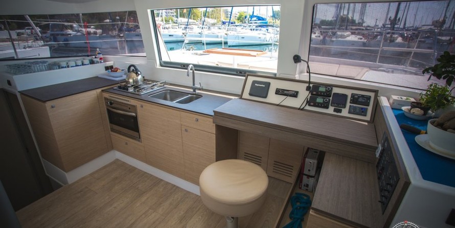 Bali catamarans 4.0 lounge