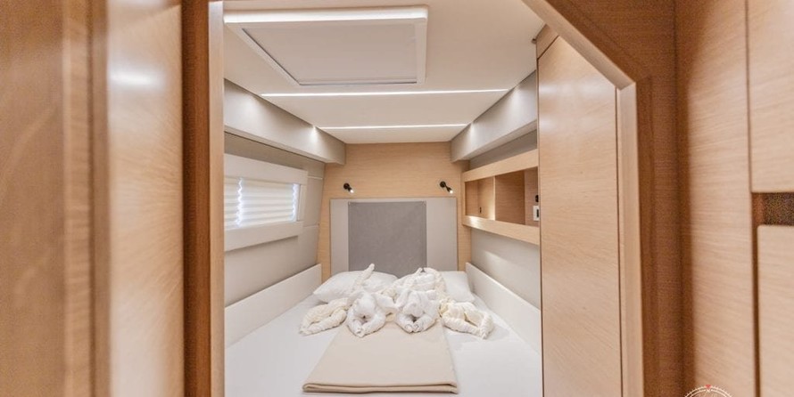 Fountaine Pajot Lucia 40