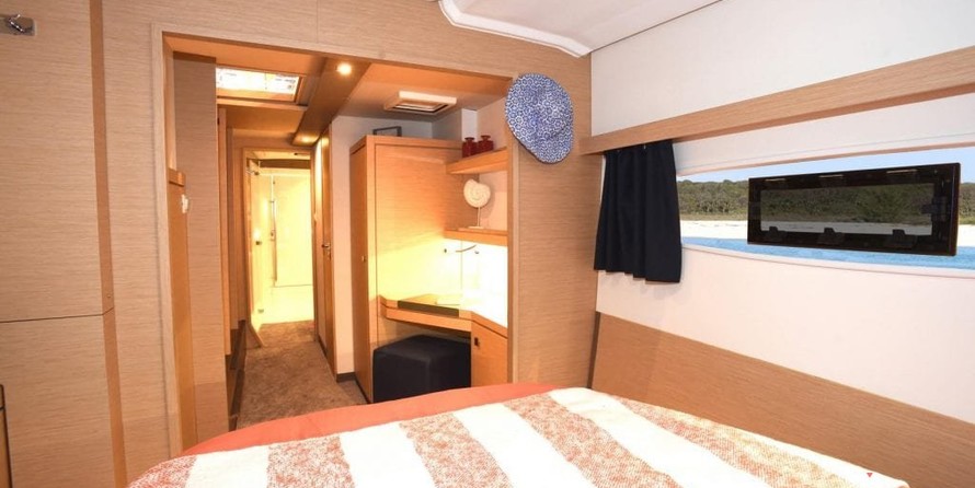 Fountaine Pajot Lucia 40