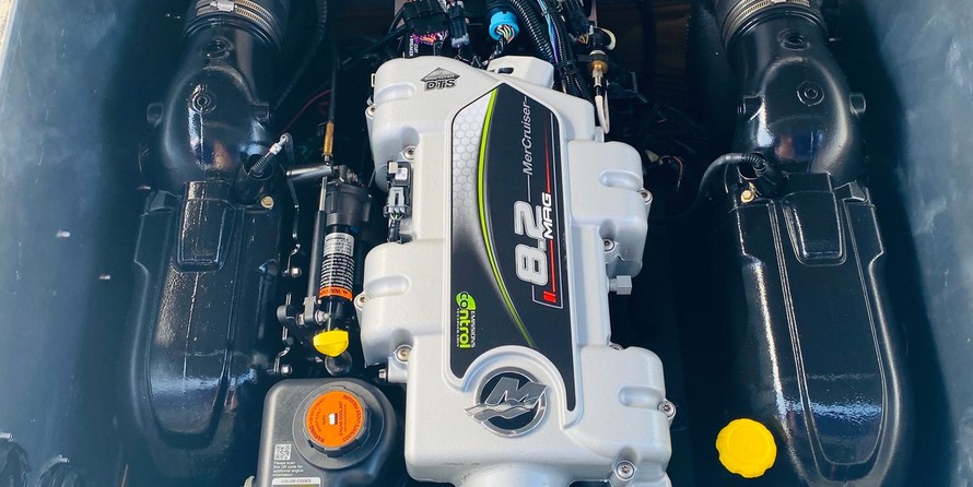 PlayCraft Tritoon 2700