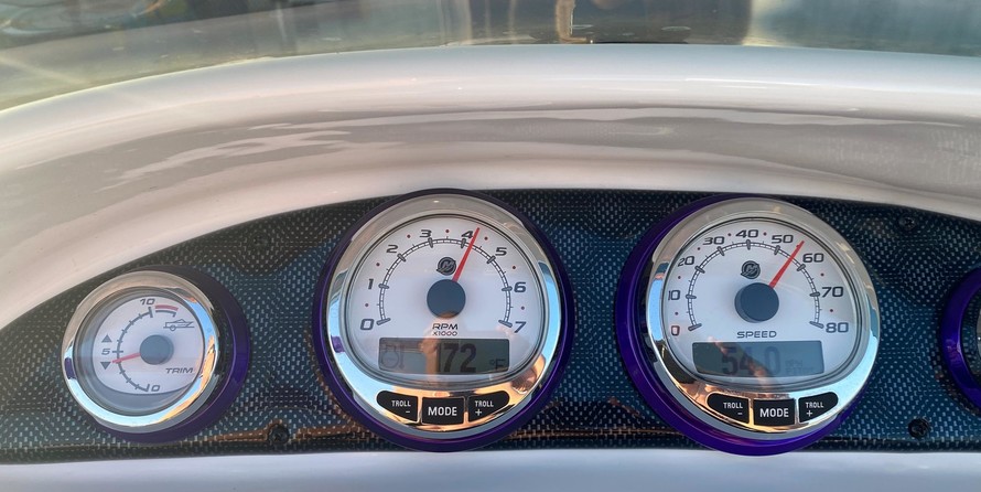 PlayCraft Tritoon 2700