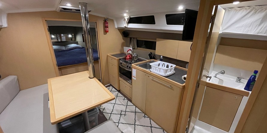 Beneteau Oceanis 38.1