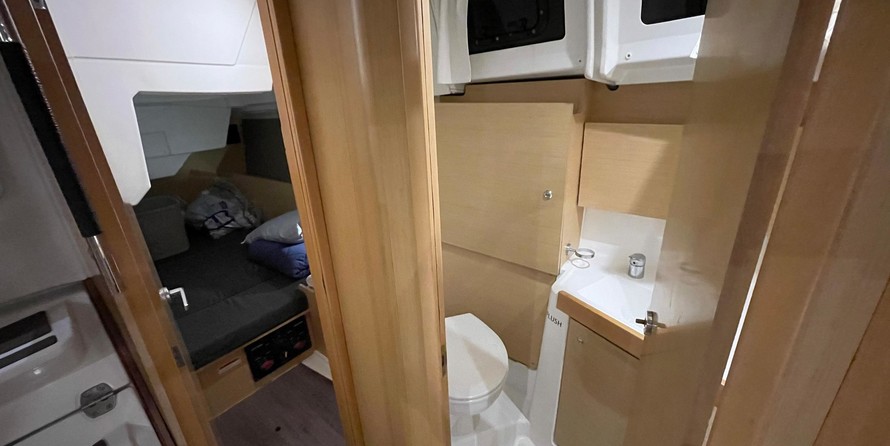 Beneteau Oceanis 38.1