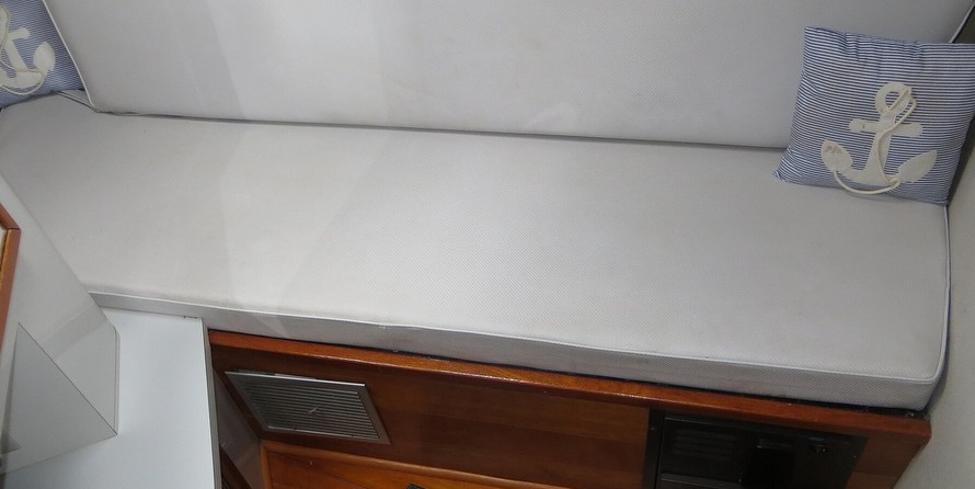 Sea ray 390 express cruiser