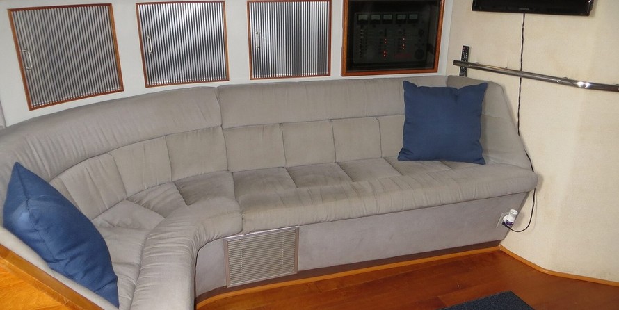 Sea ray 390 express cruiser