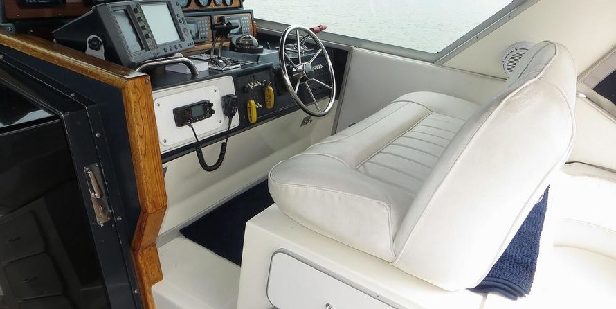 Sea ray 390 express cruiser