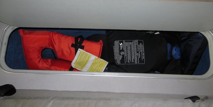 Sea ray 390 express cruiser