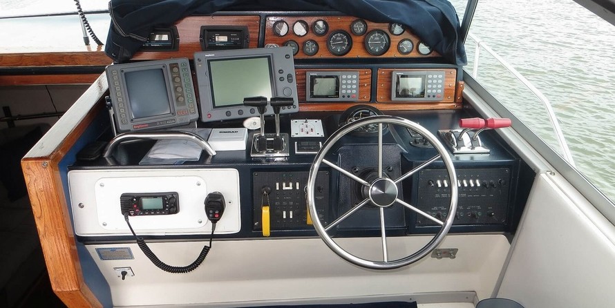 Sea ray 390 express cruiser