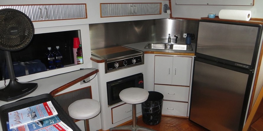 Sea ray 390 express cruiser