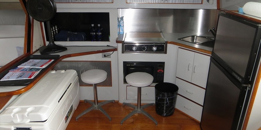 Sea ray 390 express cruiser