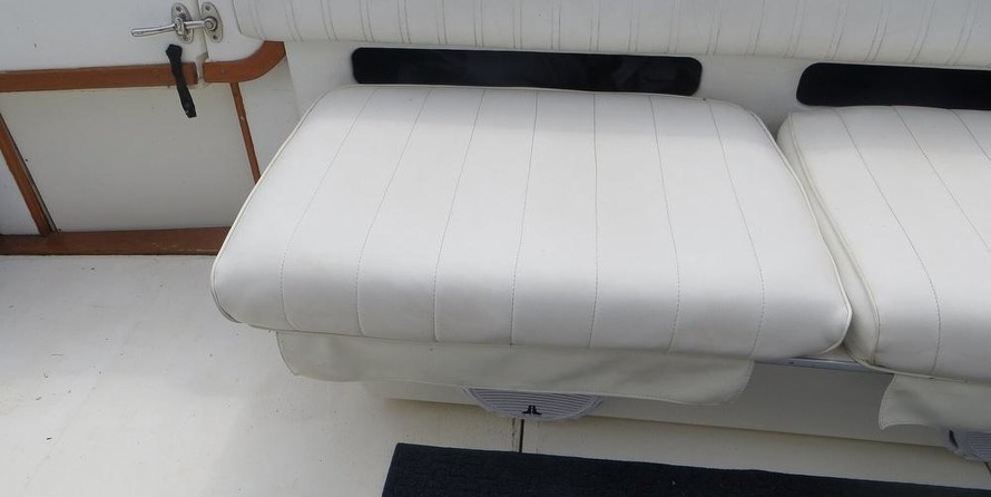 Sea ray 390 express cruiser