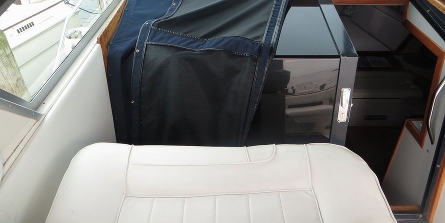 Sea ray 390 express cruiser