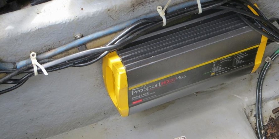 Sea ray 390 express cruiser