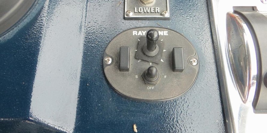 Sea ray 390 express cruiser