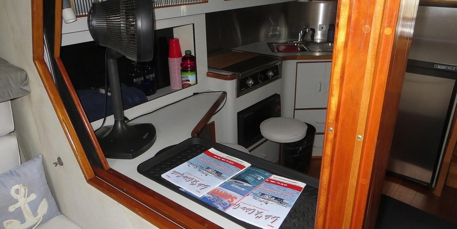 Sea ray 390 express cruiser