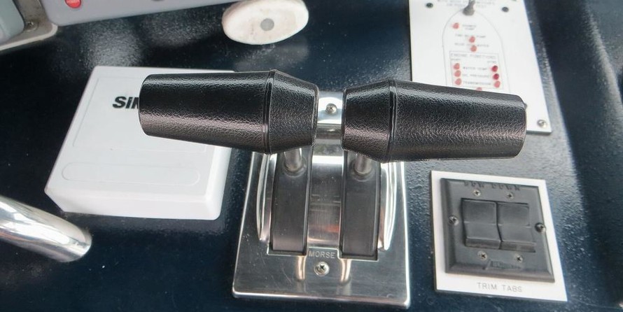 Sea ray 390 express cruiser