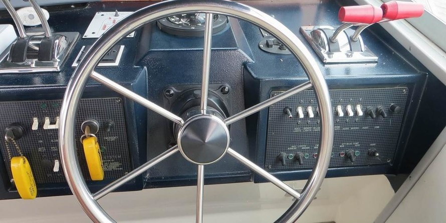 Sea ray 390 express cruiser