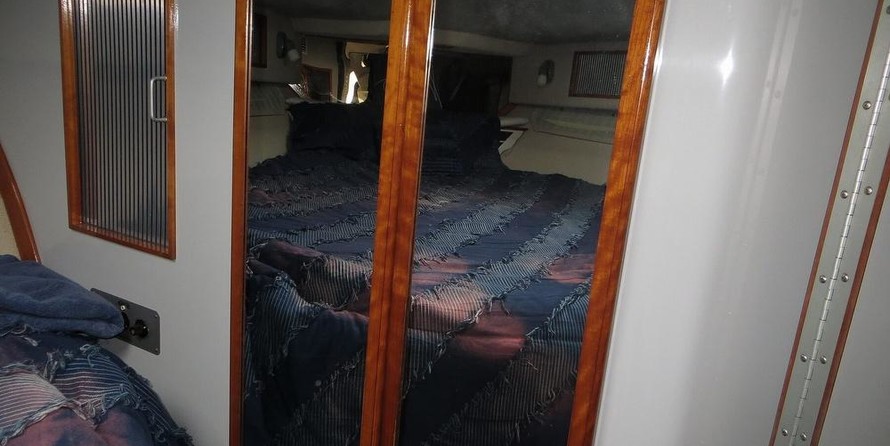 Sea ray 390 express cruiser