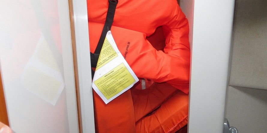 Sea ray 390 express cruiser