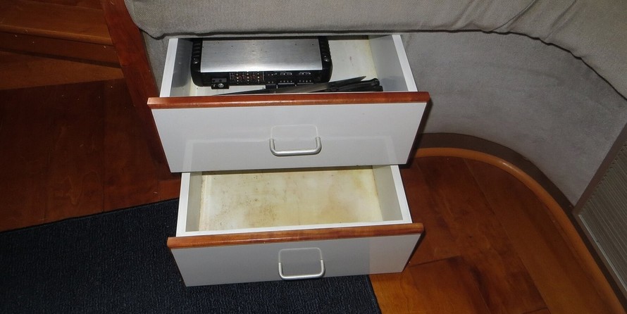 Sea ray 390 express cruiser