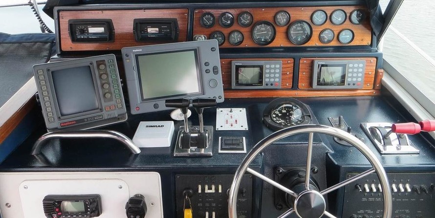 Sea ray 390 express cruiser