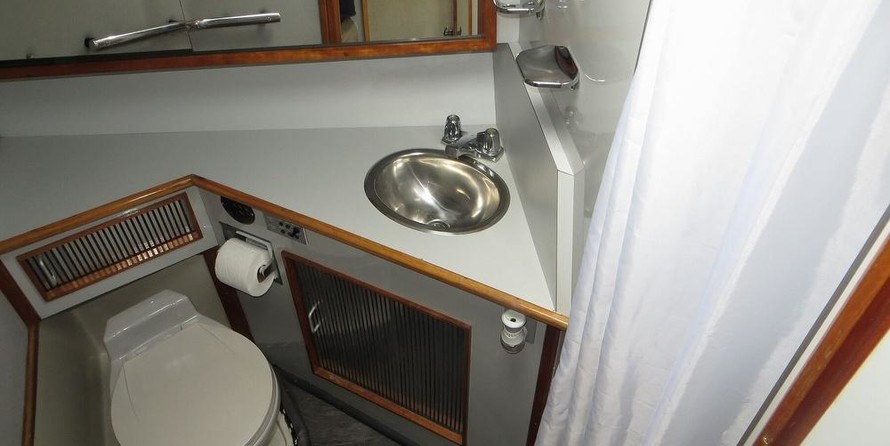 Sea ray 390 express cruiser