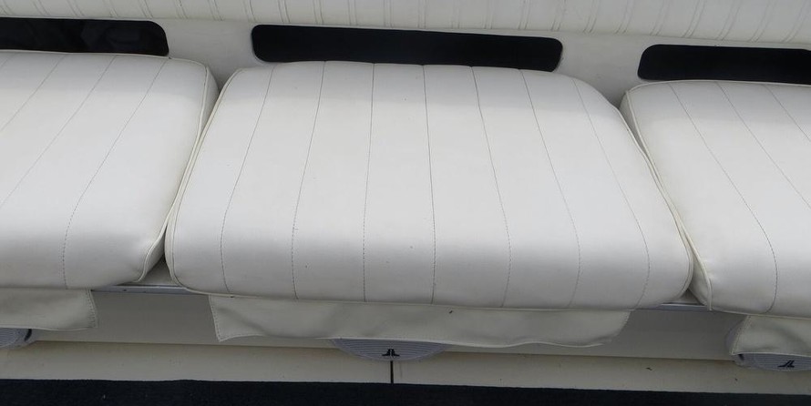 Sea ray 390 express cruiser