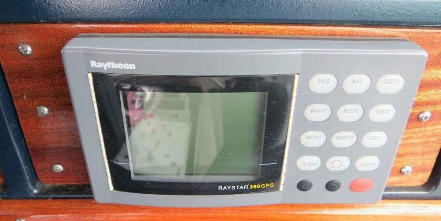 Sea ray 390 express cruiser