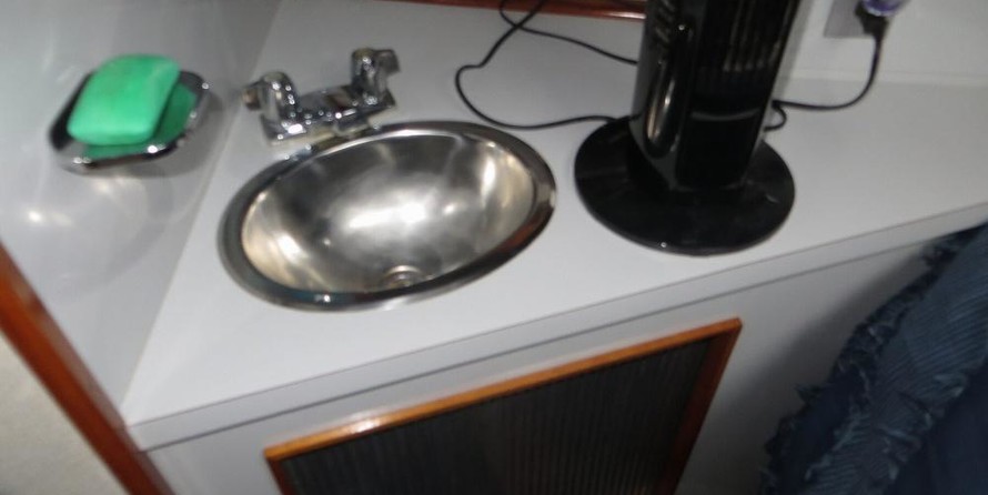 Sea ray 390 express cruiser