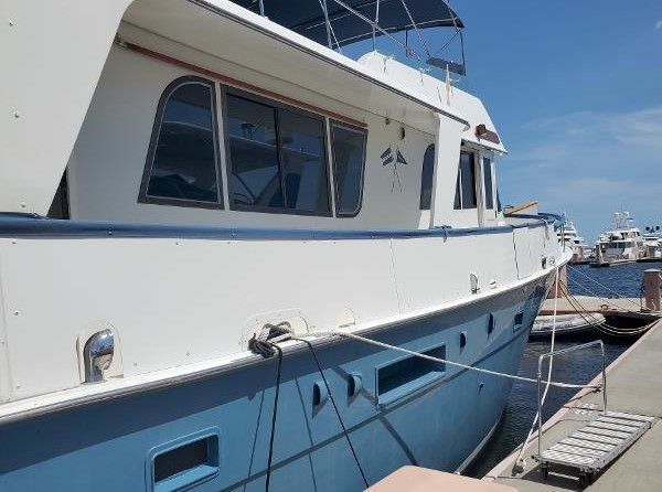 Hatteras 58