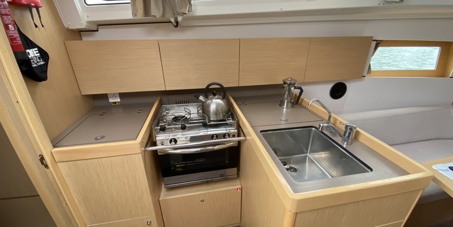 Beneteau Oceanis 38.1