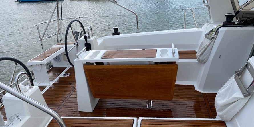Beneteau Oceanis 38.1