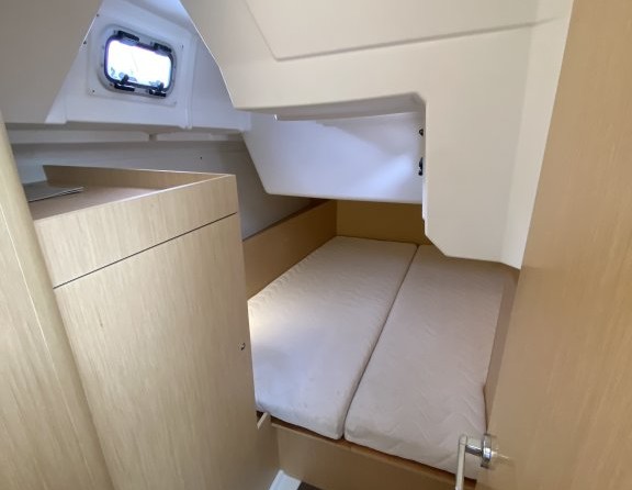 Beneteau Oceanis 38.1