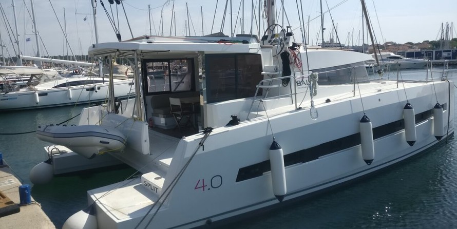 Bali catamarans 4.0 lounge