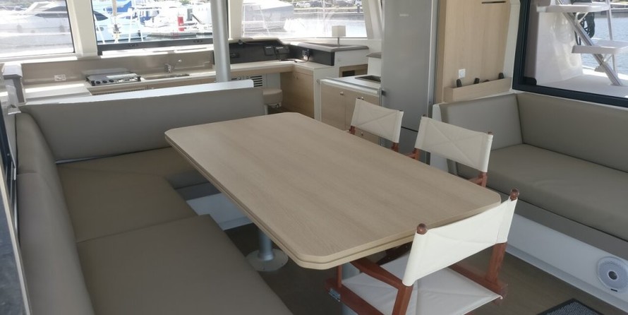 Bali catamarans 4.0 lounge