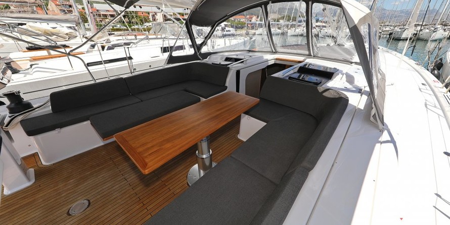 Hanse 548