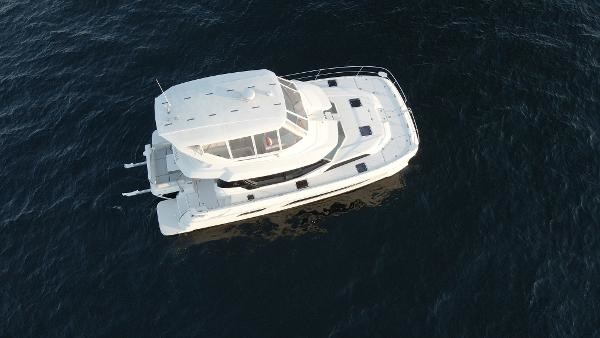 Aquila 44 Yacht