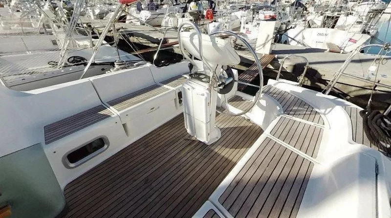 Sun Odyssey 37