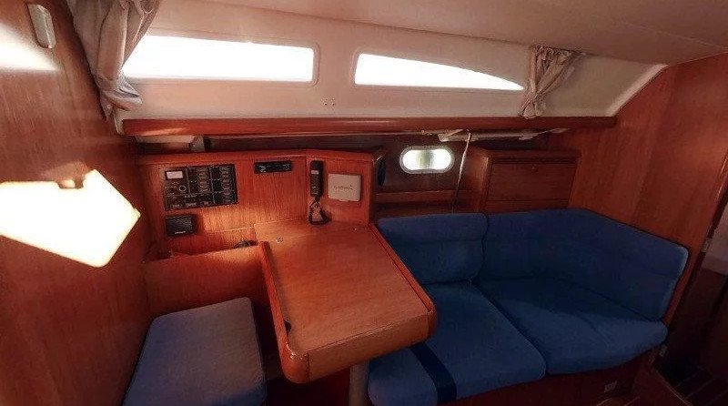 Sun Odyssey 37
