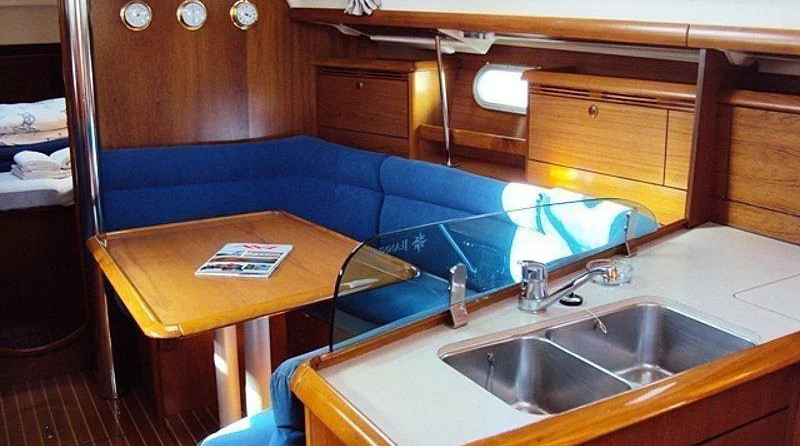 Sun Odyssey 37