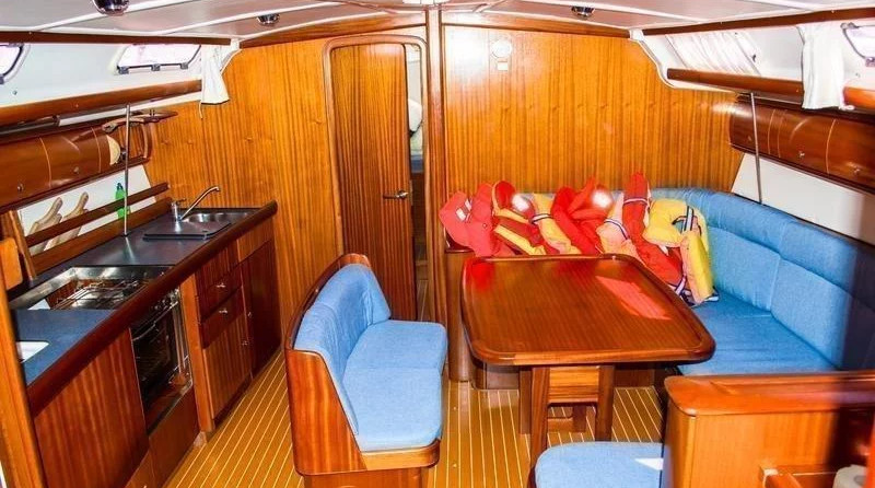 Bavaria 44