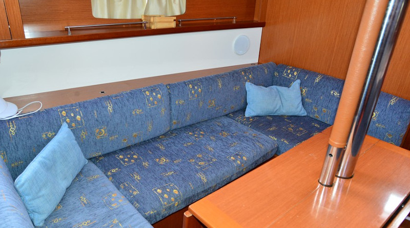 Beneteau Oceanis 37