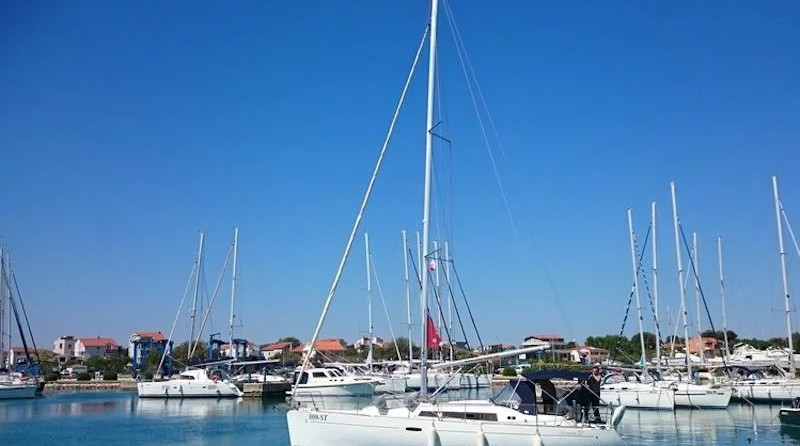Beneteau Oceanis 37