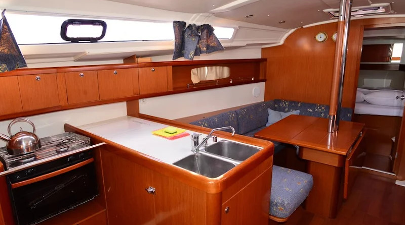 Beneteau Oceanis 37