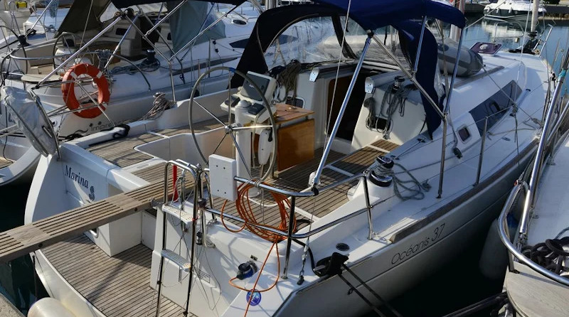 Beneteau Oceanis 37