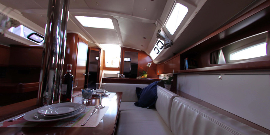 Beneteau Oceanis 37