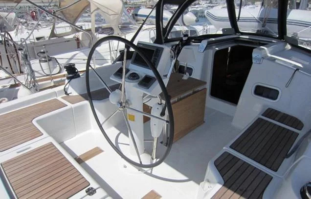Beneteau Oceanis 37