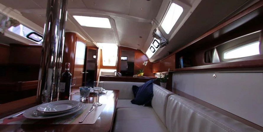 Beneteau Oceanis 37
