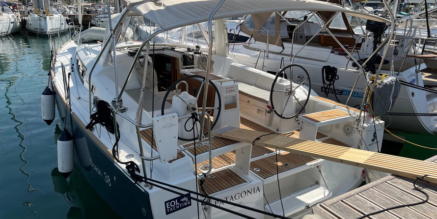 Oceanis 38