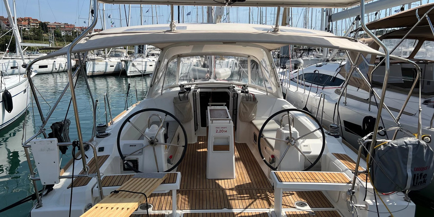 Oceanis 38